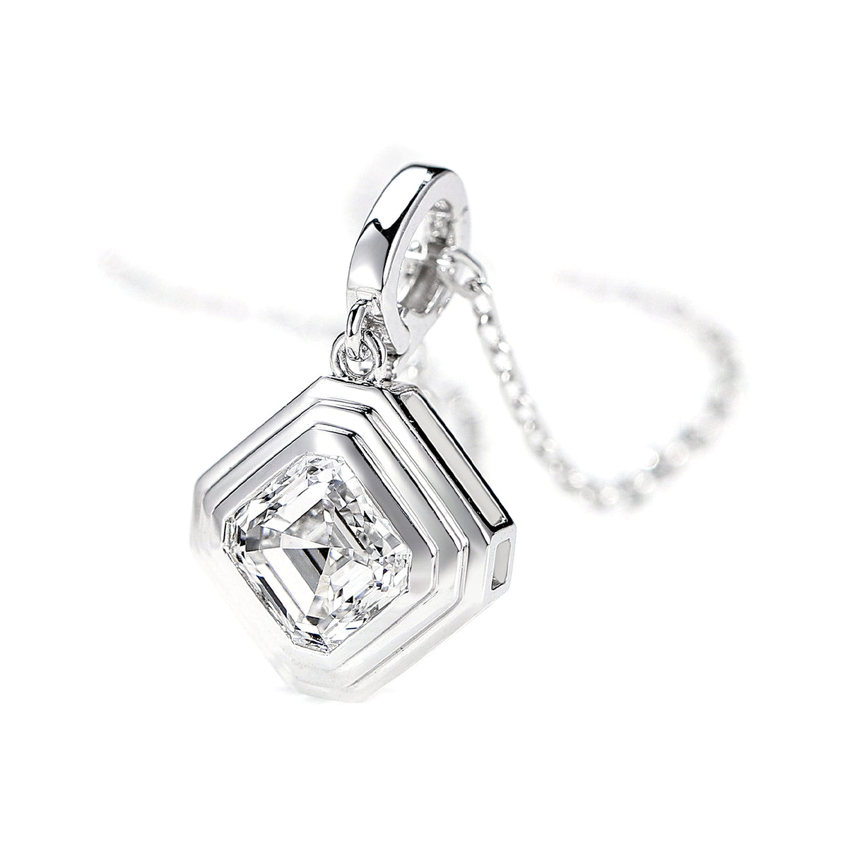 DANFÉE Deco Asscher bezel pendant, side view showing the tiered bezel