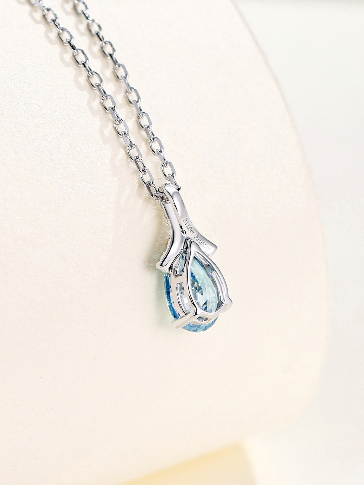 DANFÉE Ribbon Bow Pear pendant back view with engraved PT950 platinum setting