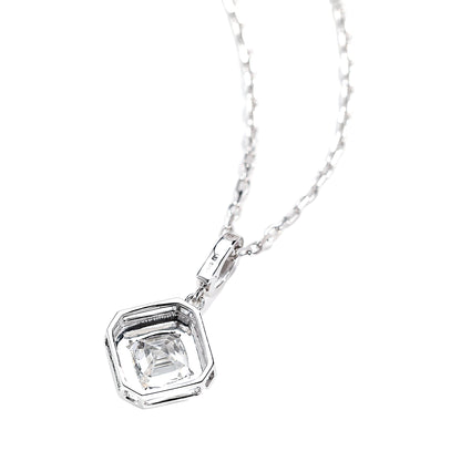 DANFÉE Deco Asscher bezel pendant, back view of the open gallery