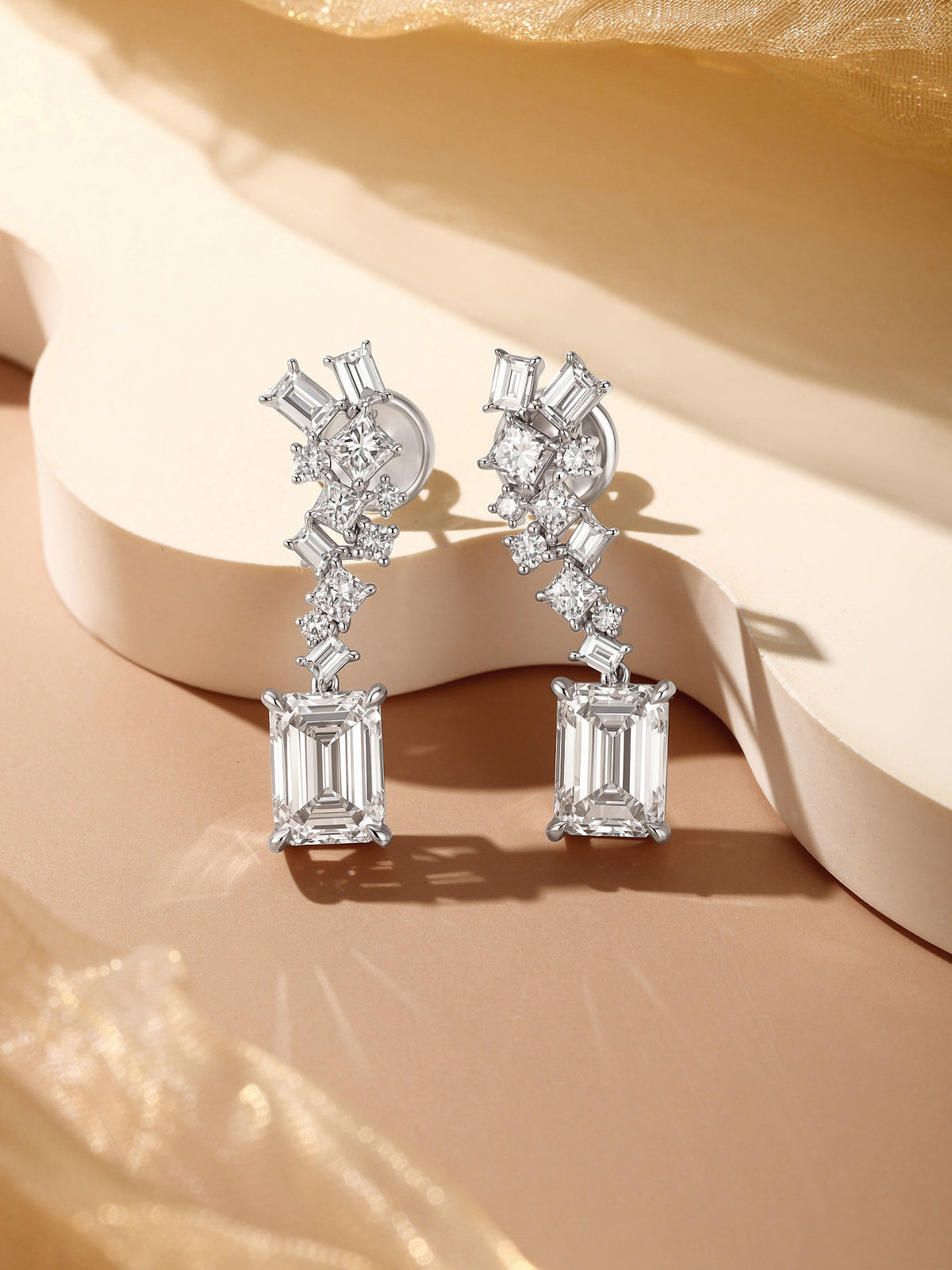 Céleste Cascade Emerald-Cut Lab-Grown Diamond Drop Earrings in PT950 Platinum | D-E | VS