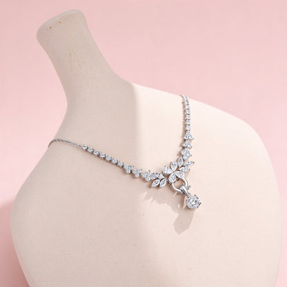 DANFÉE Blossom Cluster lab-grown diamond necklace with 1 carat pendant on display