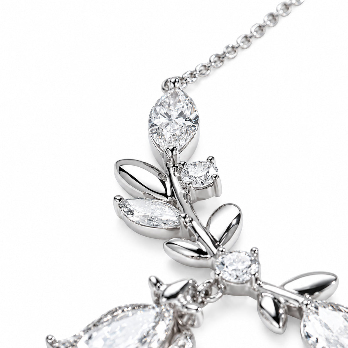 6(2).jpg | DANFÉE Laurel Goddess lab-grown diamond necklace