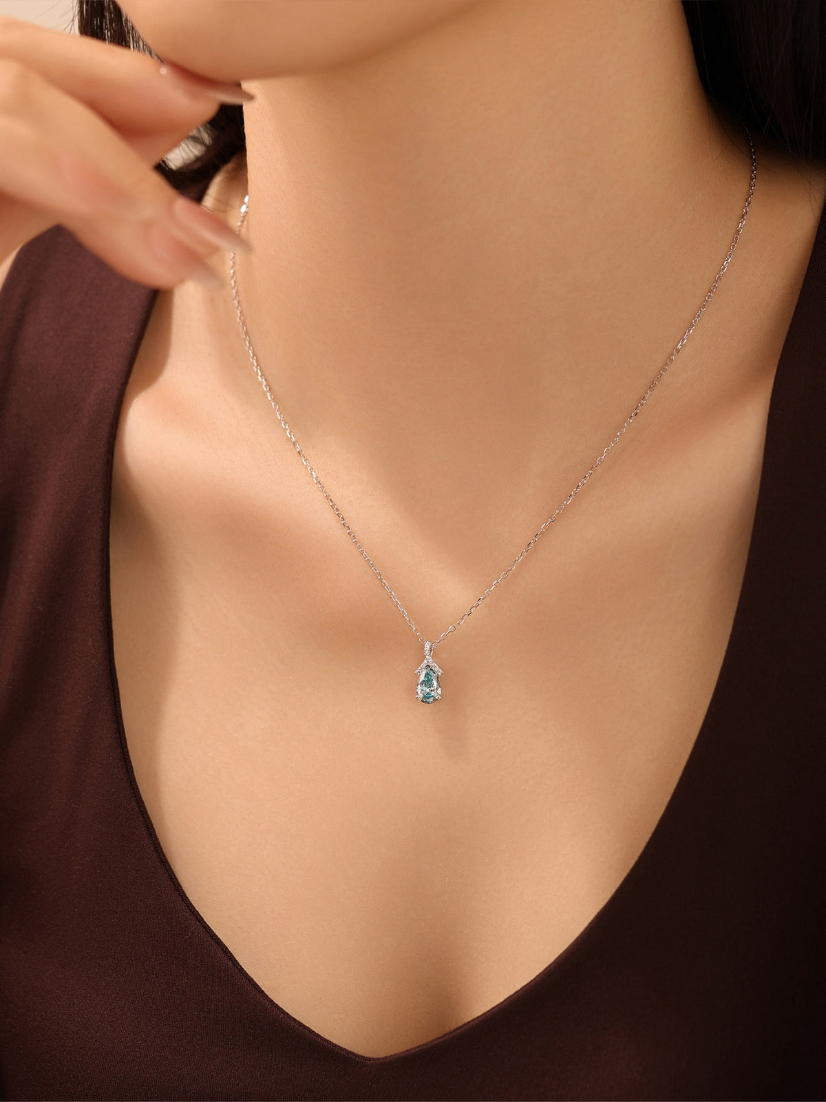 DANFÉE Ribbon Bow Pear blue diamond necklace worn at the collarbone
