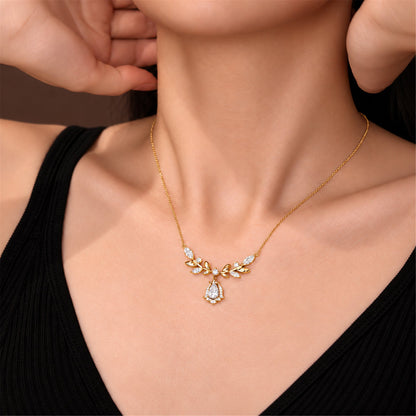 8副本1.png | DANFÉE Laurel Goddess diamond necklace in 18K yellow gold worn by model — view 2