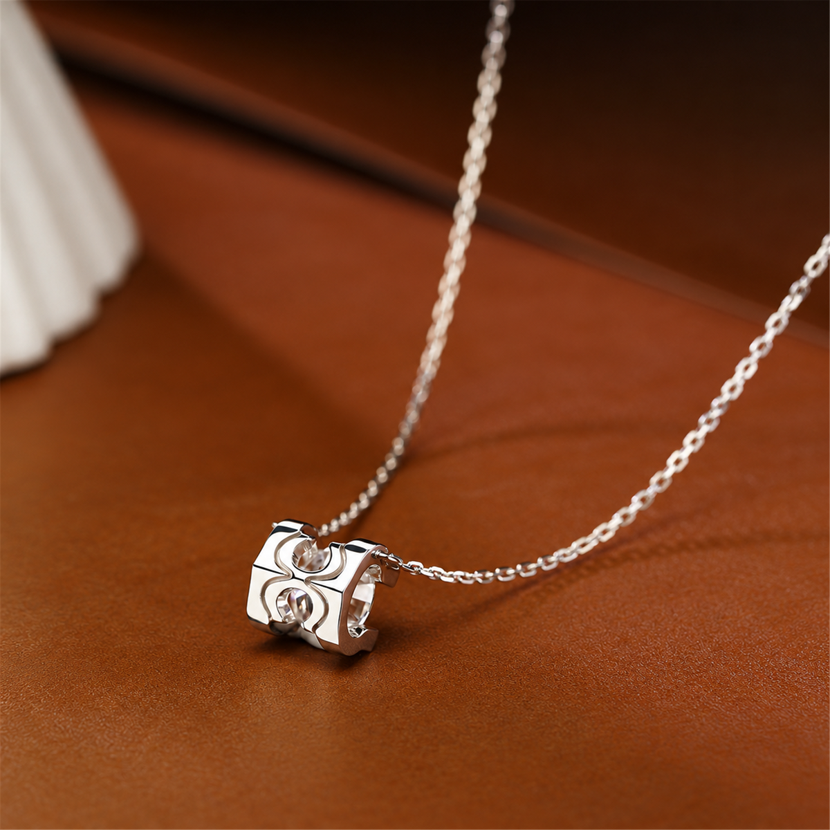 DANFÉE 1 carat bull-head lab-grown diamond necklace: back of bull-head setting