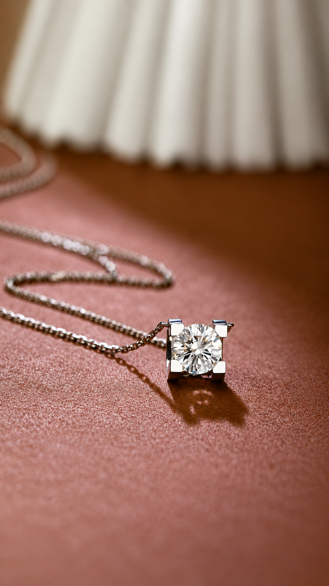DANFÉE 1 carat bull-head lab-grown diamond necklace: diamond and rectangular prong detail