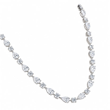 DANFÉE 21 carat pear and round lab-grown Diamond necklace detail in white metal