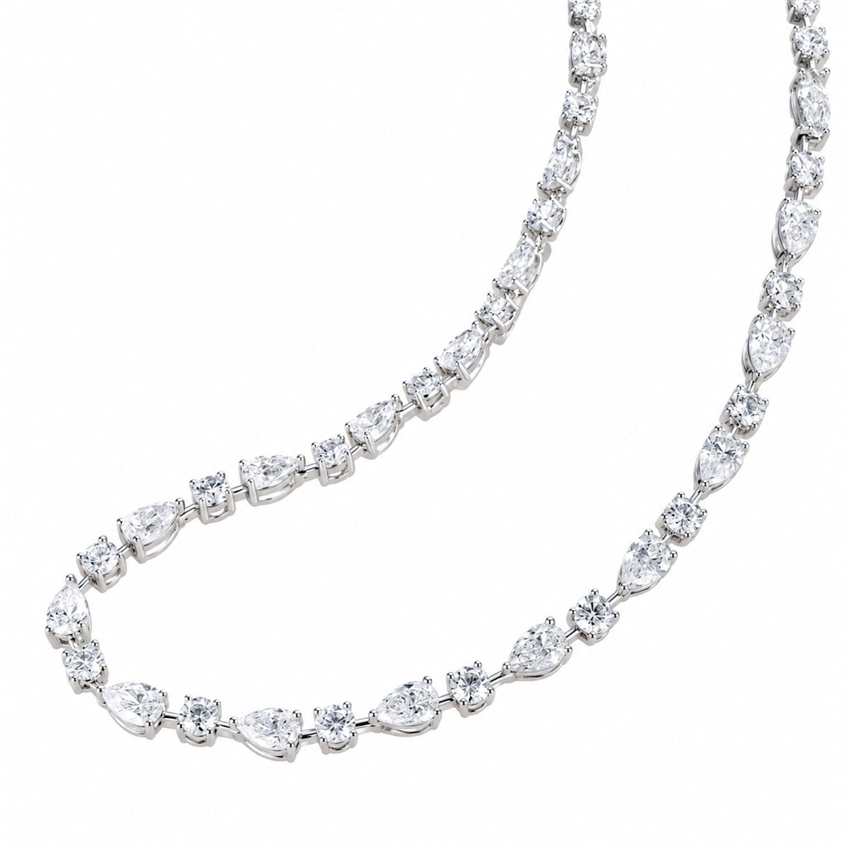DANFÉE 21 carat pear and round lab-grown Diamond necklace detail in white metal