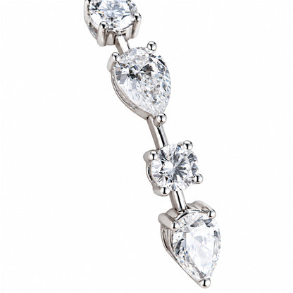 DANFÉE 21 carat pear and round lab-grown Diamond necklace detail in white metal
