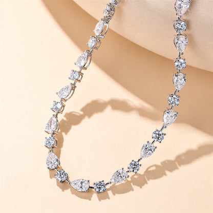 DANFÉE 21 carat pear and round lab-grown Diamond necklace detail in white metal