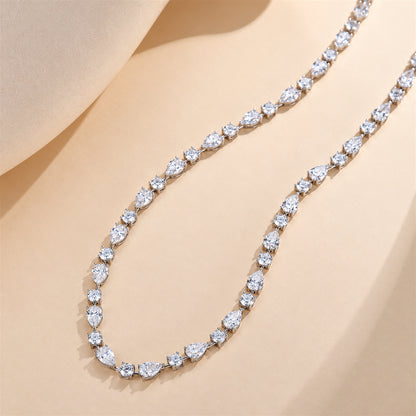DANFÉE 21 carat pear and round lab-grown Diamond necklace detail in white metal