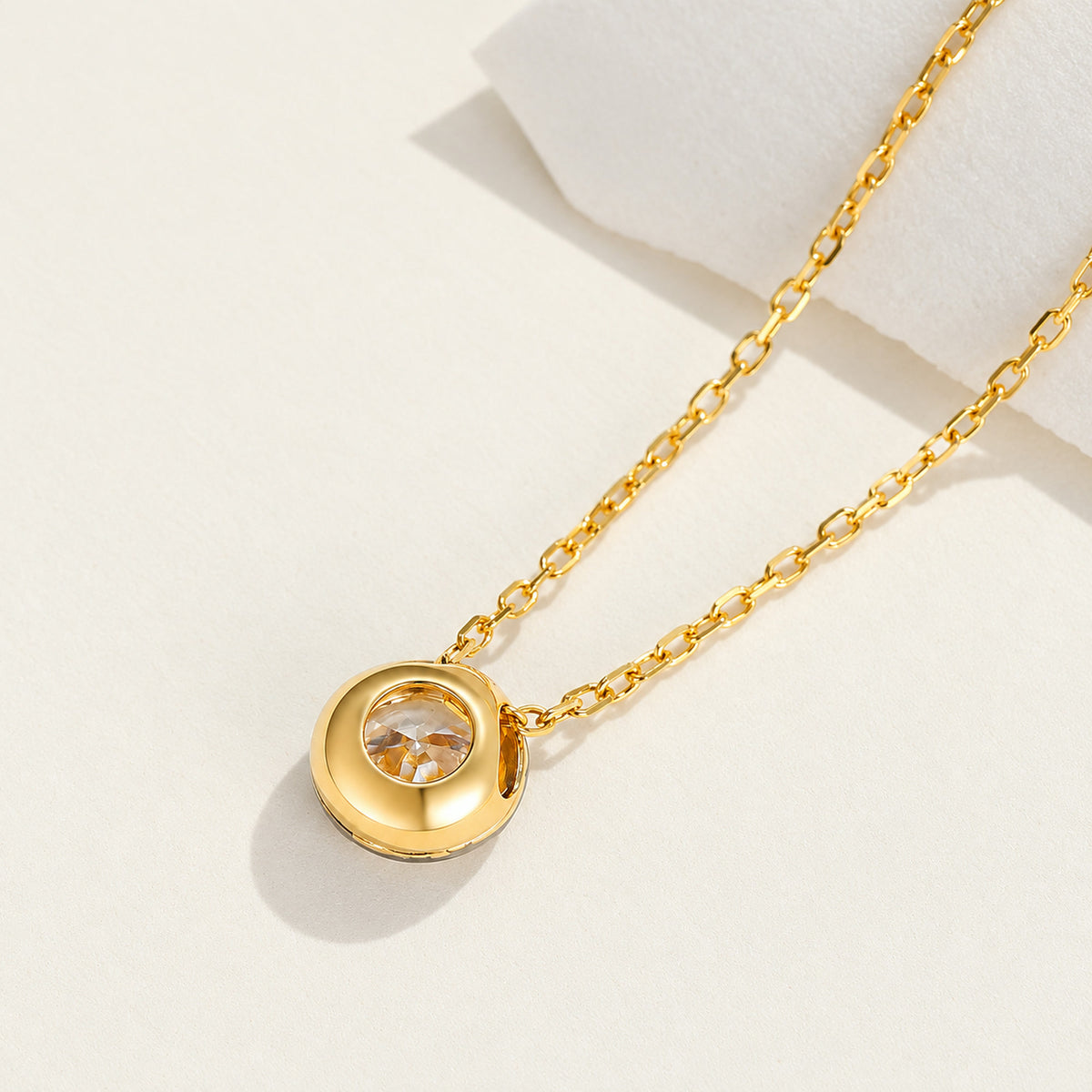 DANFÉE 1 carat lab-grown diamond necklace in 18K yellow gold - Gold pendant back and open gallery