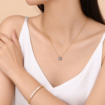 DANFÉE 1 carat lab-grown diamond necklace in 18K yellow gold - Necklace worn with white top