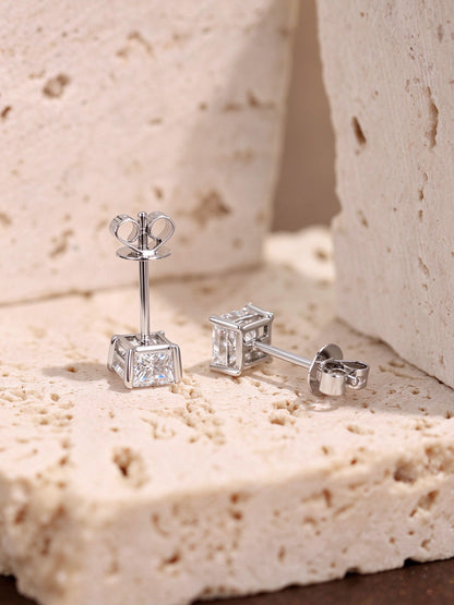 18K gold butterfly back and open basket of the princess-cut diamond studs