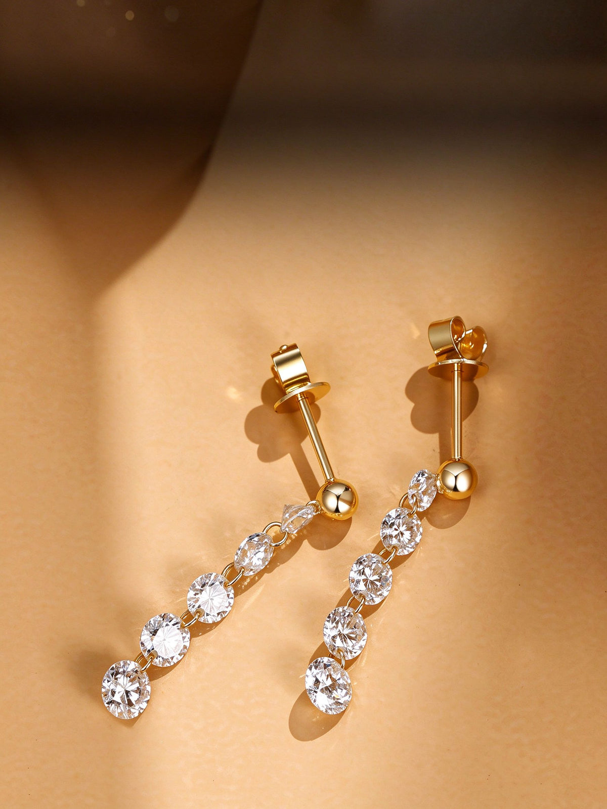 Floating drilled diamonds on 18K gold links with push back
