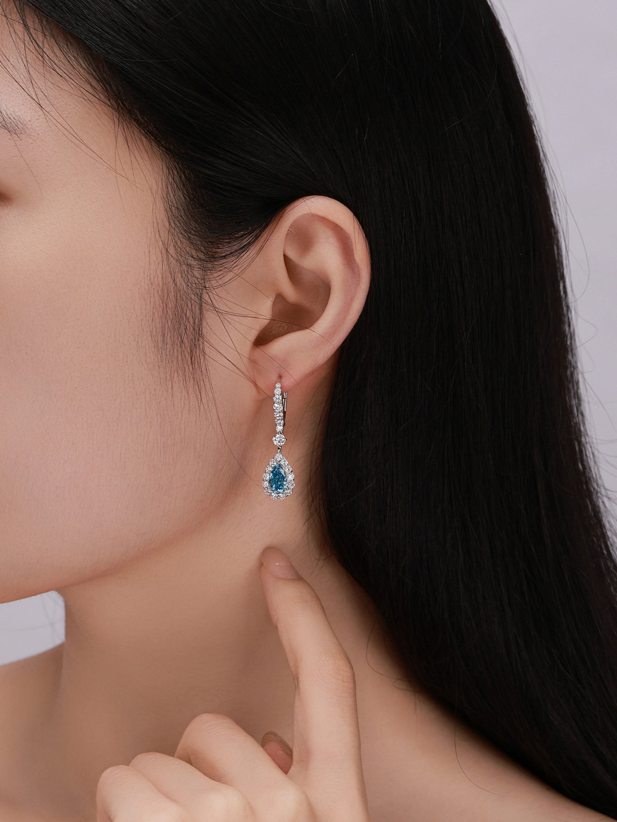 Model wearing DANFÉE blue lab-grown diamond pear drop earring