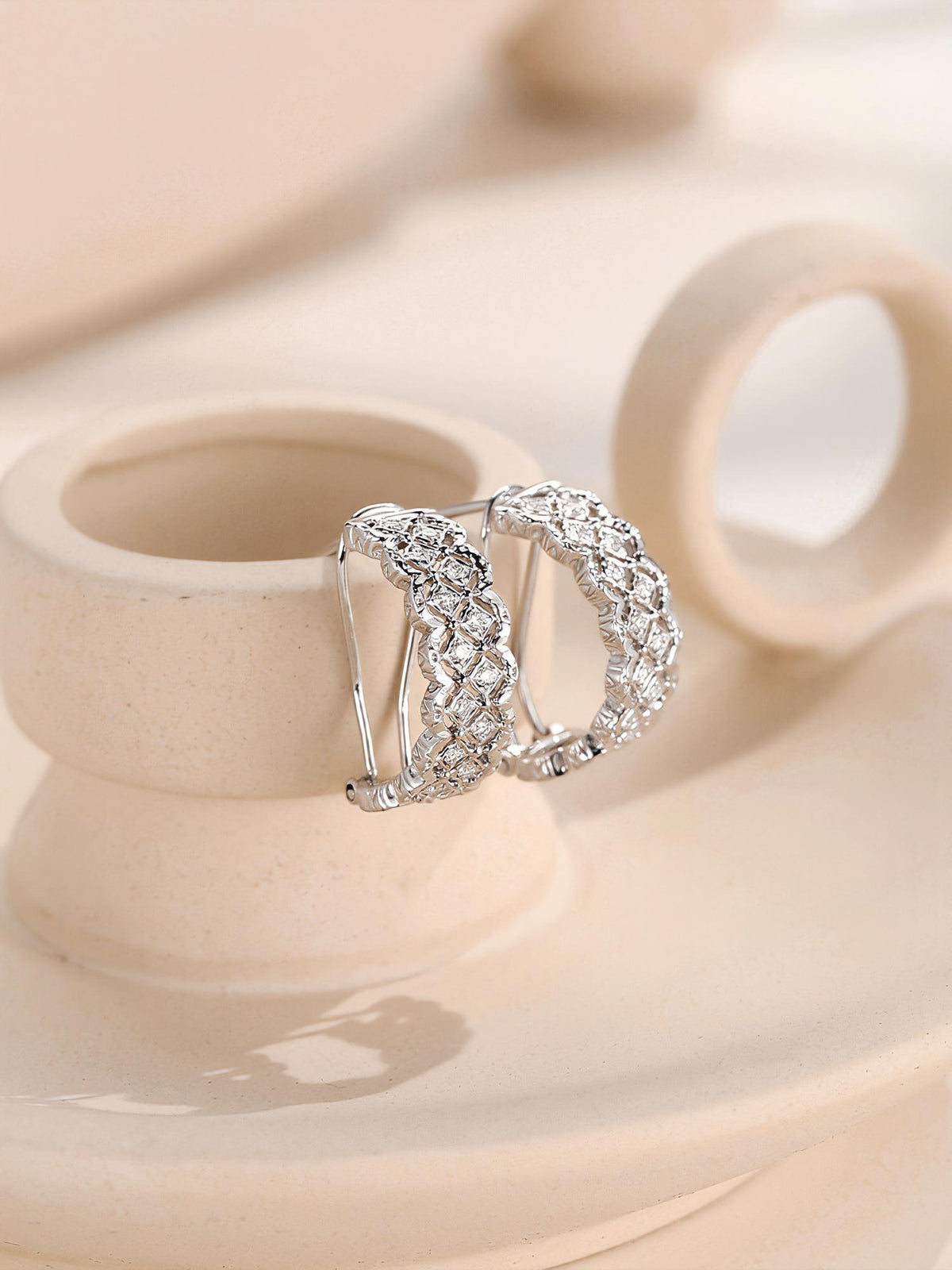 Dentelle PT950 platinum lace huggie earrings side profile