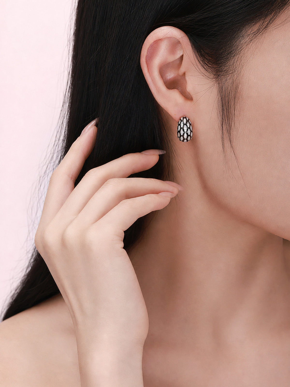 Model wearing Écaille black enamel lab-grown diamond earring