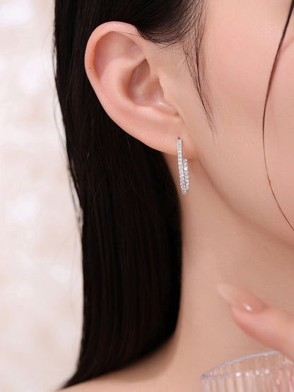 Diamond-set inner edge of the 18K gold hoop earring, worn on the ear