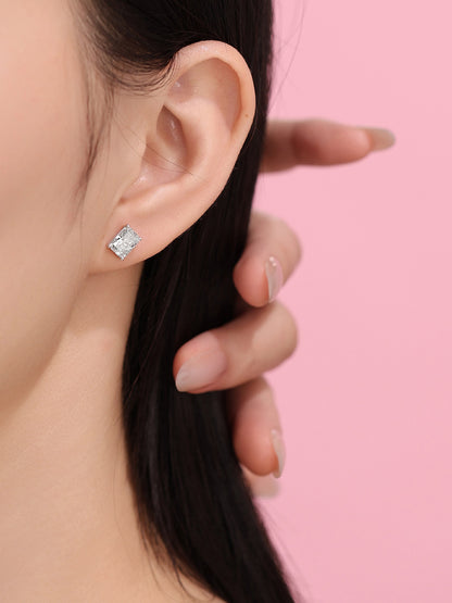 Model wearing the 18K white gold radiant-cut diamond stud earring, hand in hair