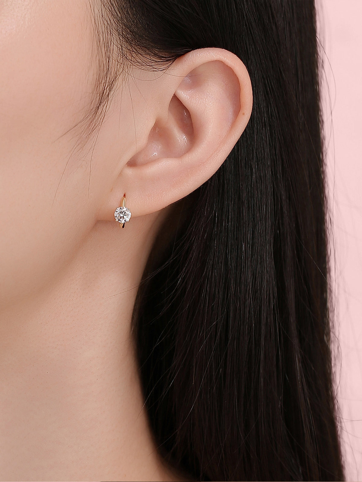 DANFÉE Étoile Solitaire round lab-grown diamond huggie earrings, worn on model, 1 carat total, D-E VS