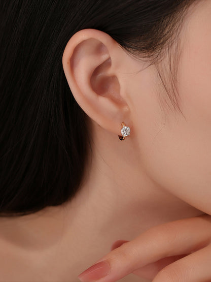 DANFÉE Étoile Solitaire round lab-grown diamond huggie earrings, worn on model, 1 carat total, D-E VS