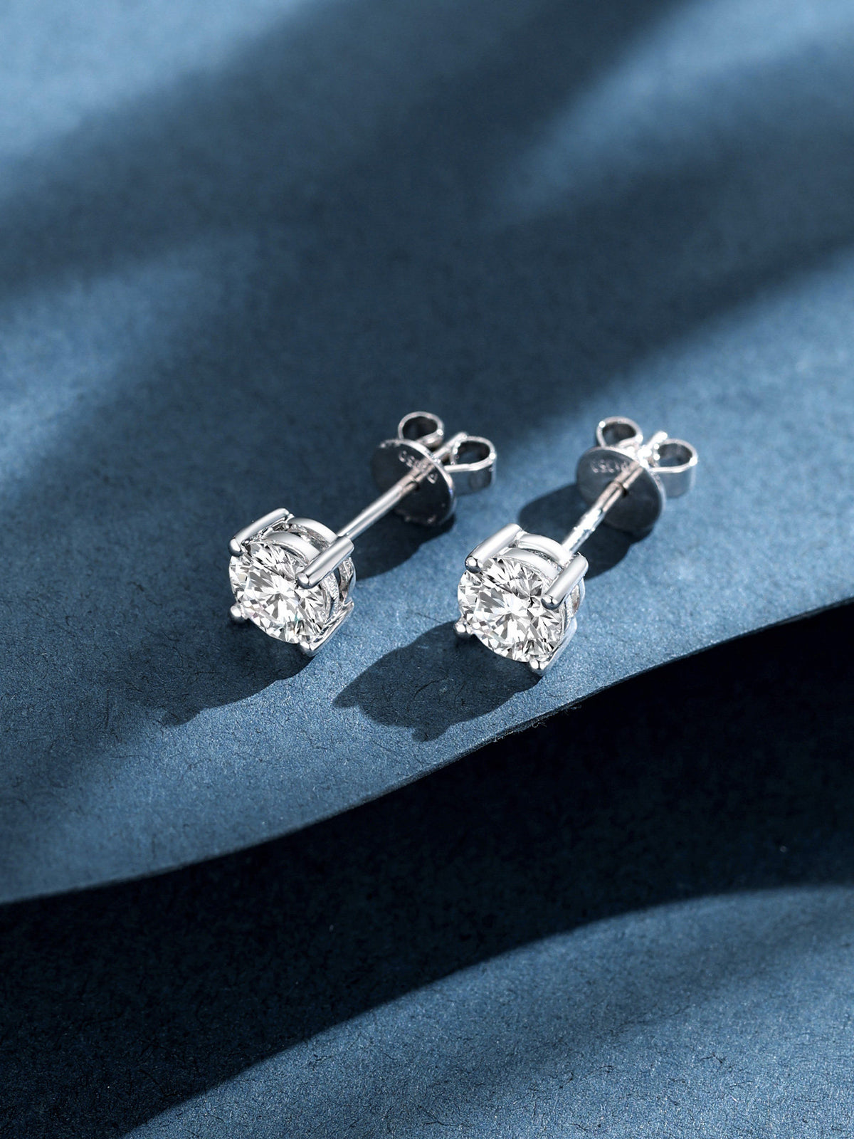 Lune round brilliant lab-grown diamond studs worn without the jacket, four-claw platinum setting