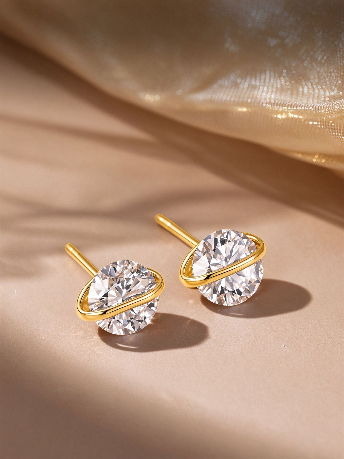 DANFÉE Orbite lab-grown diamond solitaire stud earrings, lifestyle
