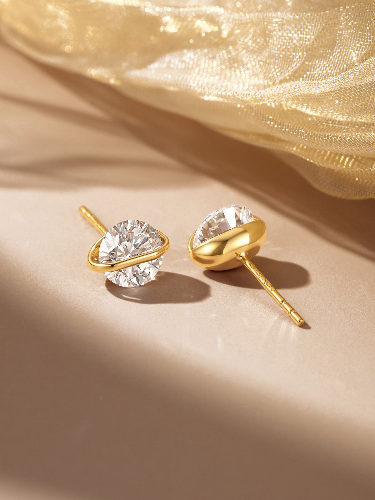 DANFÉE Orbite lab-grown diamond solitaire stud earrings, lifestyle