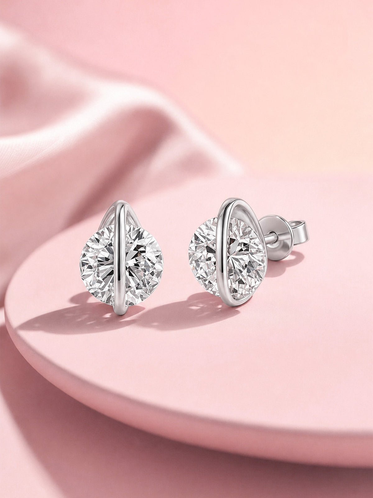 DANFÉE Orbite lab-grown diamond solitaire stud earrings, lifestyle