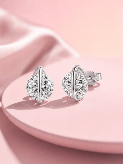 DANFÉE Orbite lab-grown diamond solitaire stud earrings, lifestyle