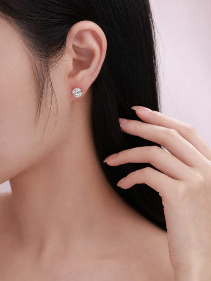 DANFÉE Orbite lab-grown diamond solitaire stud earrings, on model