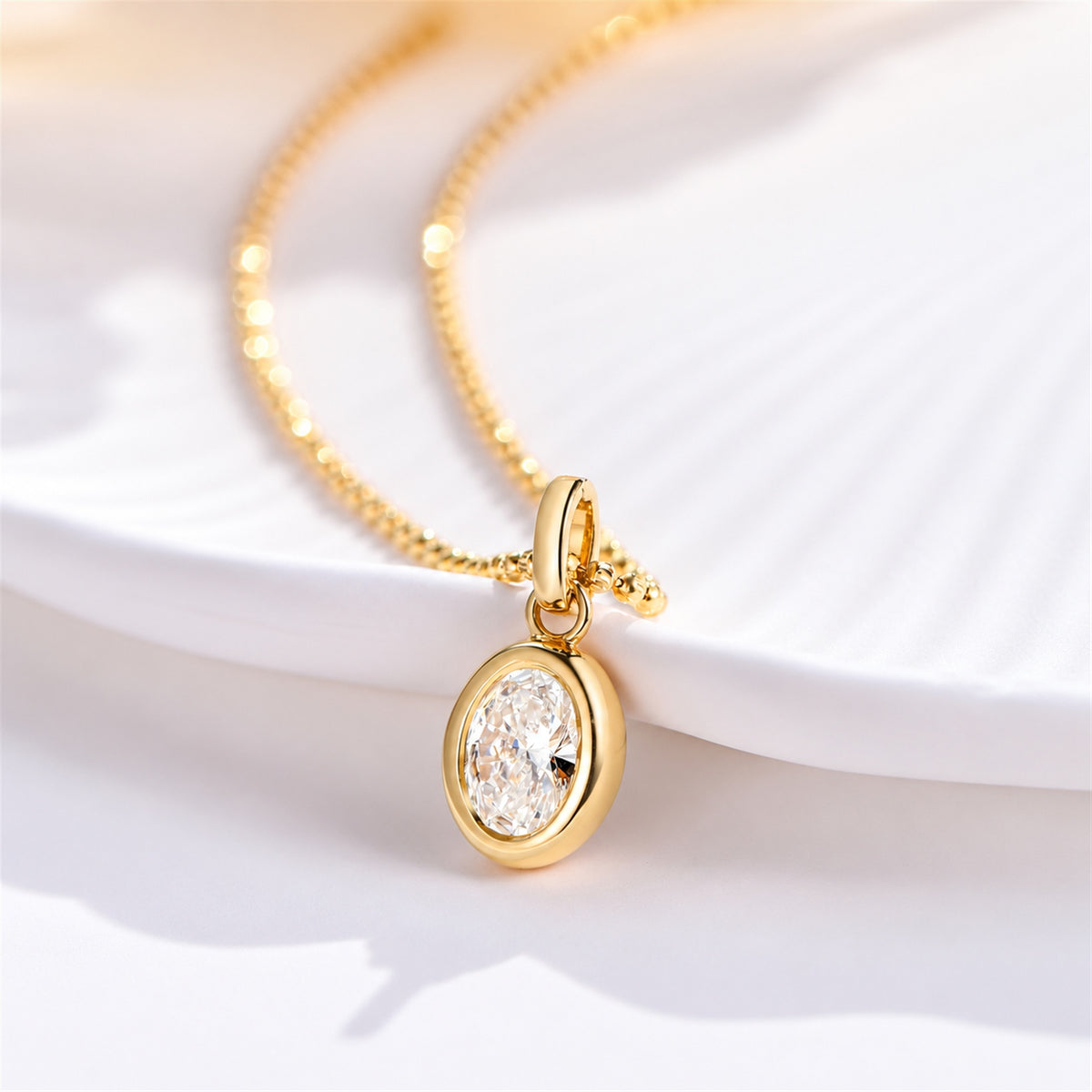 DANFÉE oval bezel lab-grown diamond necklace in 18K yellow gold, pendant detail