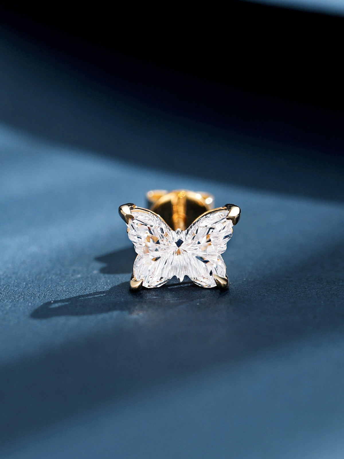 1 carat butterfly-cut lab-grown diamond stud earring in 18K gold, front view