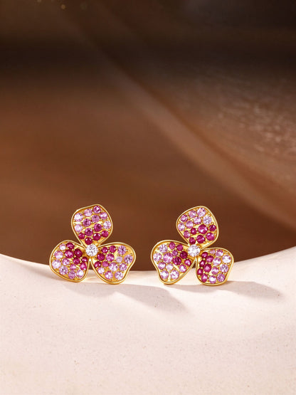 Pétale clover stud earrings with gradient pink sapphires and centre lab-grown diamond
