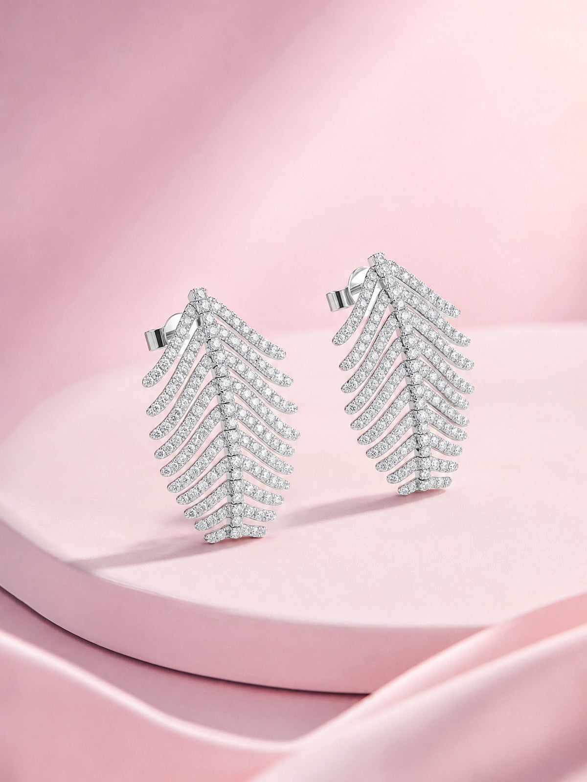Small Plume feather lab-grown diamond earrings in 18K white gold, 2.5 carat total