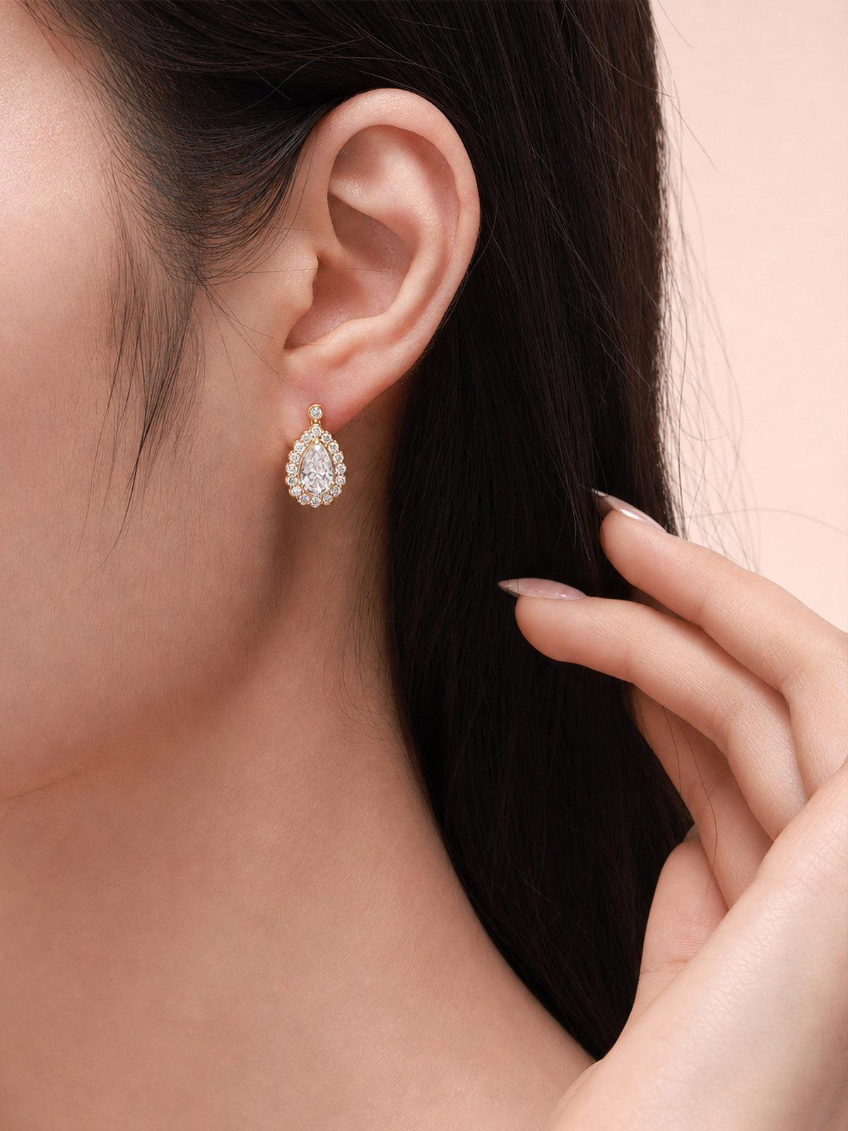 DANFÉE Rosée 2 carat pear halo earring on model