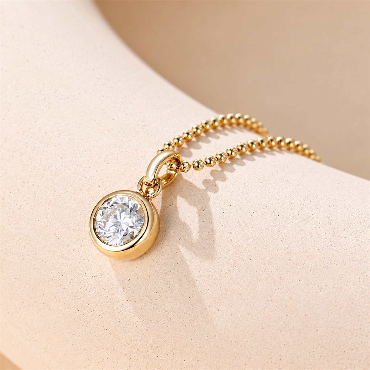 DANFÉE round lab-grown diamond pendant, polished 18K yellow gold bezel and ball chain detail