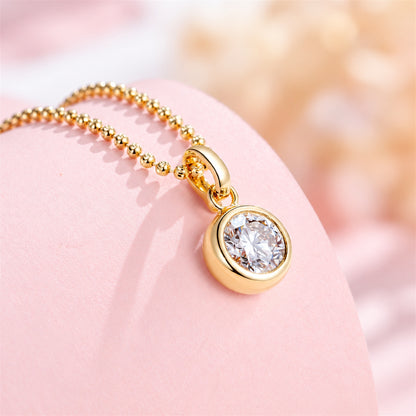 DANFÉE round bezel lab-grown diamond necklace in 18K yellow gold, pendant detail