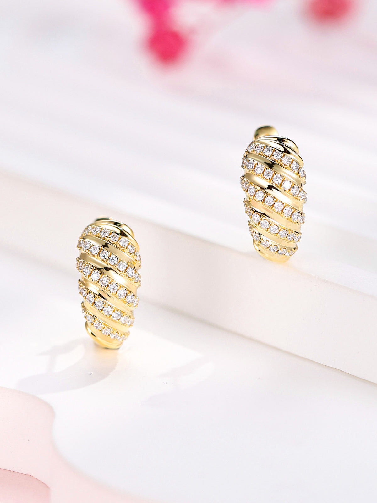 Torsade 18K yellow gold diamond huggie earrings with alternating gold and pavé diamond rows