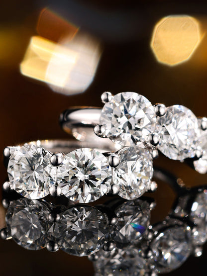 Close-up of D-E colour VS clarity round lab-grown diamonds