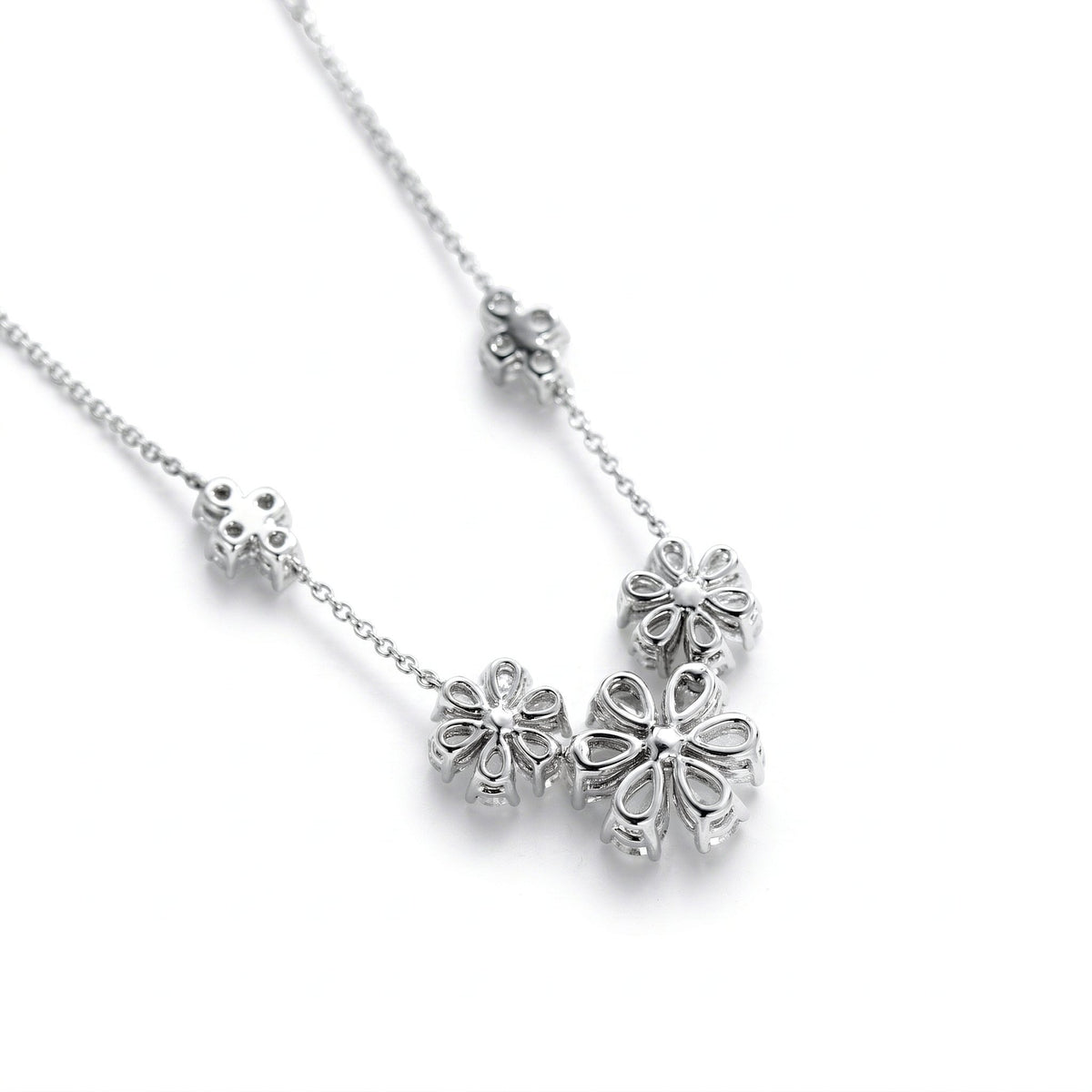Daisy lab-grown diamond necklace PT950 platinum - detail
