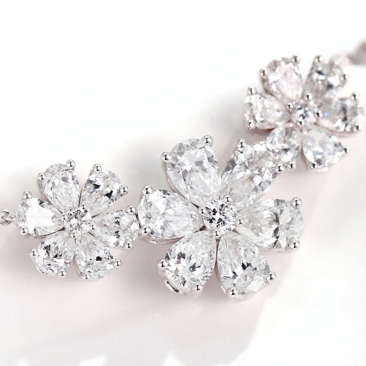 Daisy lab-grown diamond necklace PT950 platinum - detail
