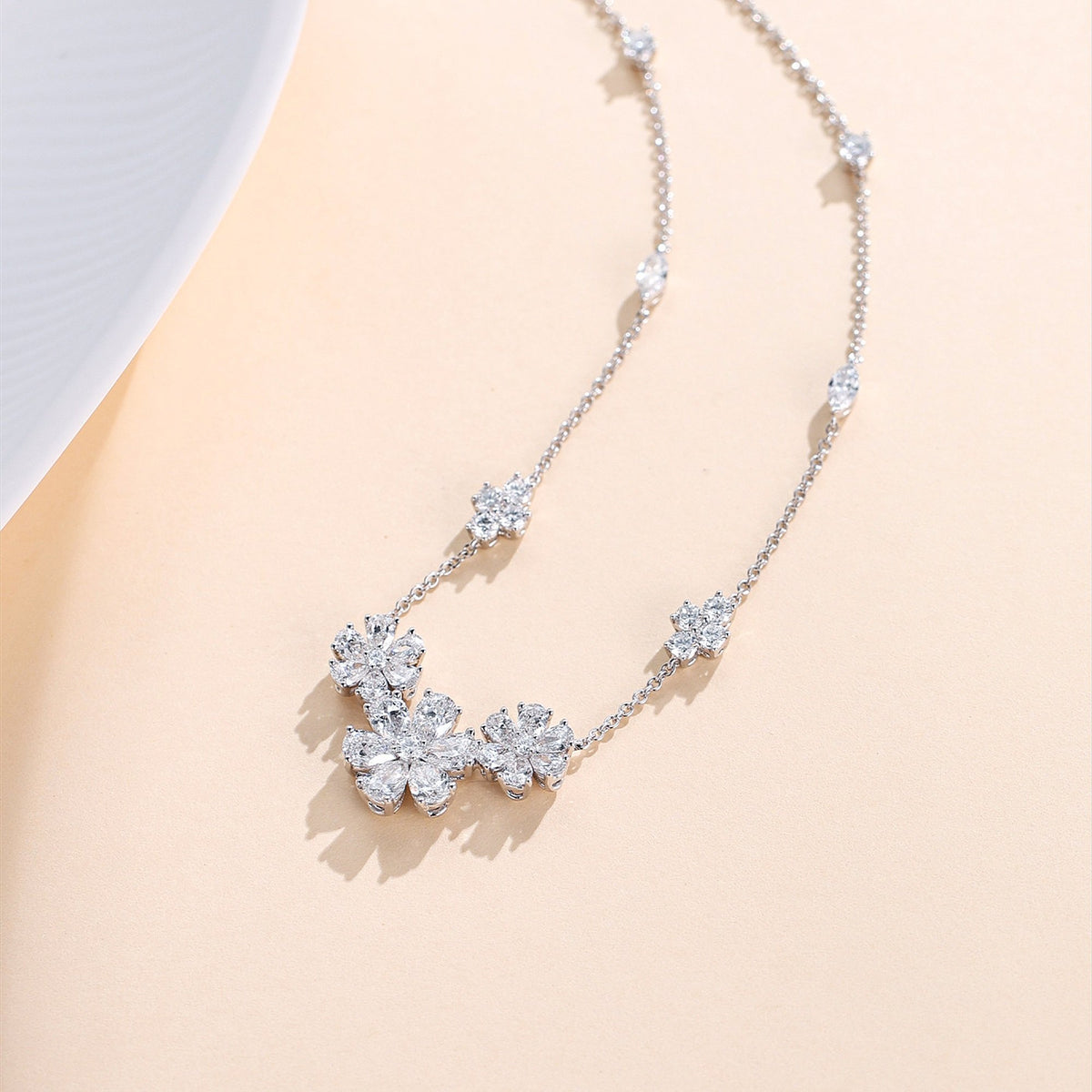 Daisy lab-grown diamond necklace in PT950 platinum