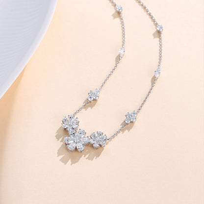 Daisy lab-grown diamond necklace in PT950 platinum