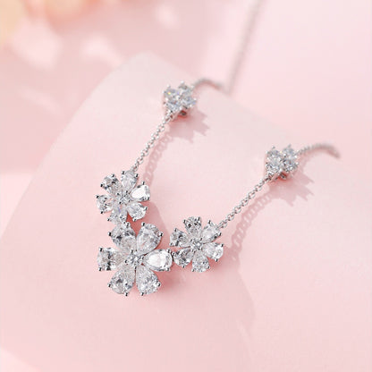 Daisy lab-grown diamond necklace in PT950 platinum