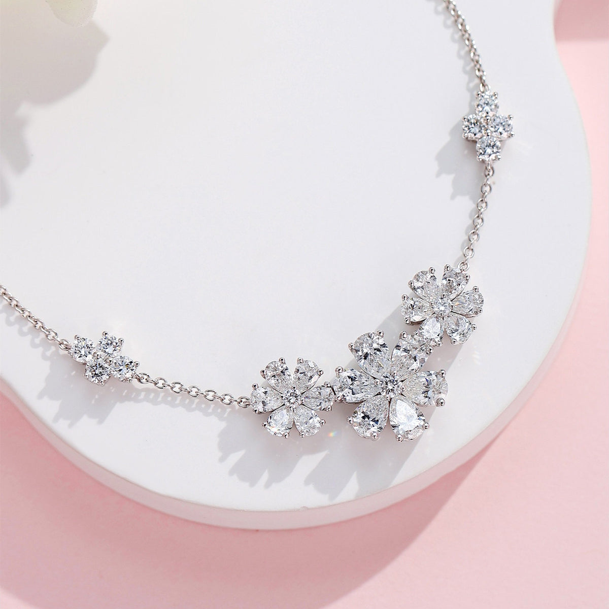 Daisy lab-grown diamond necklace in PT950 platinum