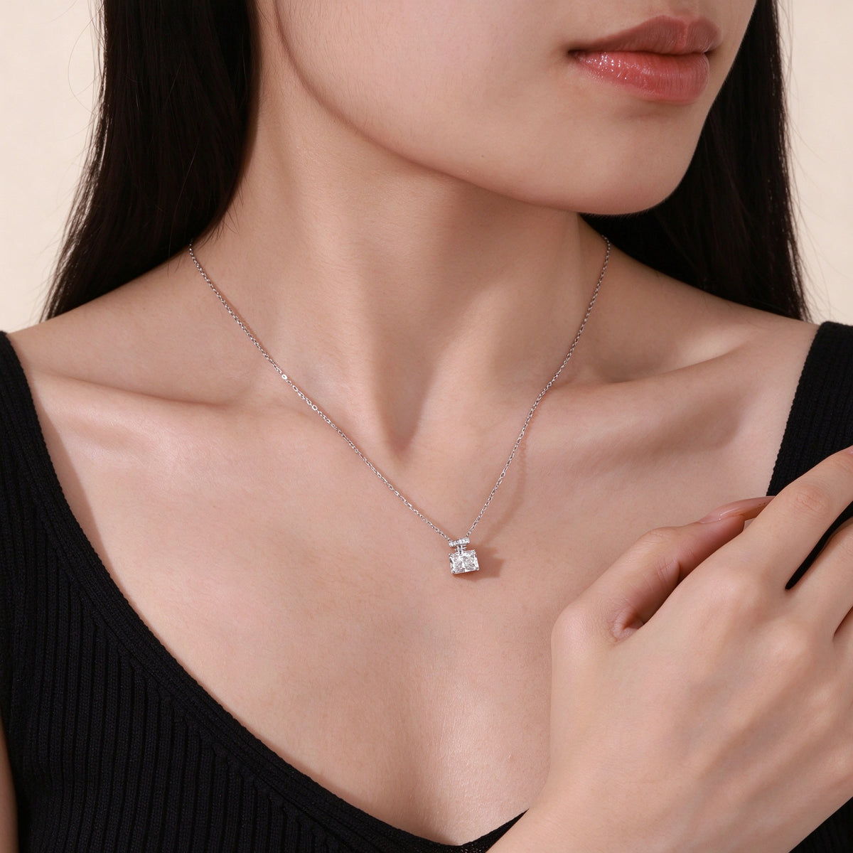 Model wearing the Parfum white lab-grown diamond necklace in 18K white gold