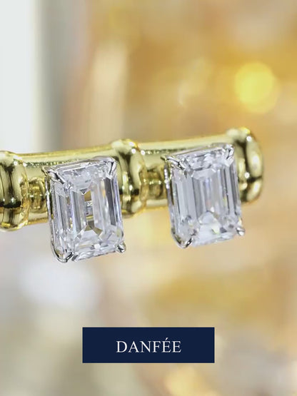 Éclat Emerald-Cut Lab-Grown Diamond Solitaire Stud Earrings in 18K White Gold | 1–2 Carat Total | D-E | VVS