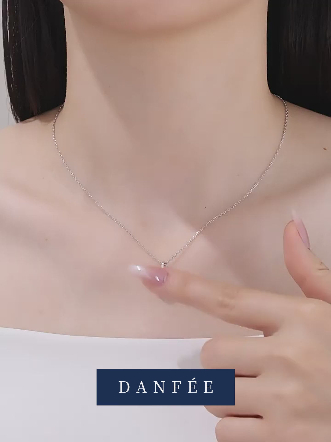 DANFÉE Deco Asscher cut lab-grown diamond bezel pendant necklace video
